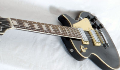 guitare electrique type LesPaul noire